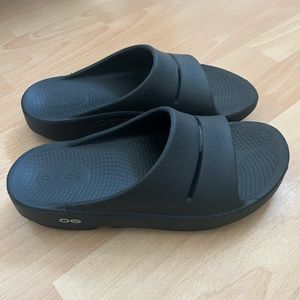 OOFOS Black Women’s Size 8